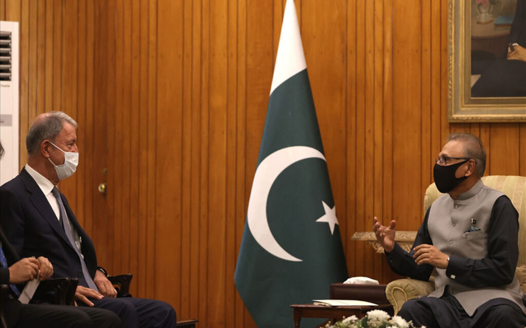 Bakan Akar, Pakistan Cumhurbaşkanı Alvi ile görüştü
