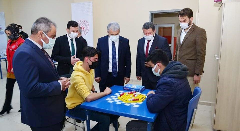 Kırşehir Valisi Akın, ‘Genç Ofis’te gençlerle buluştu