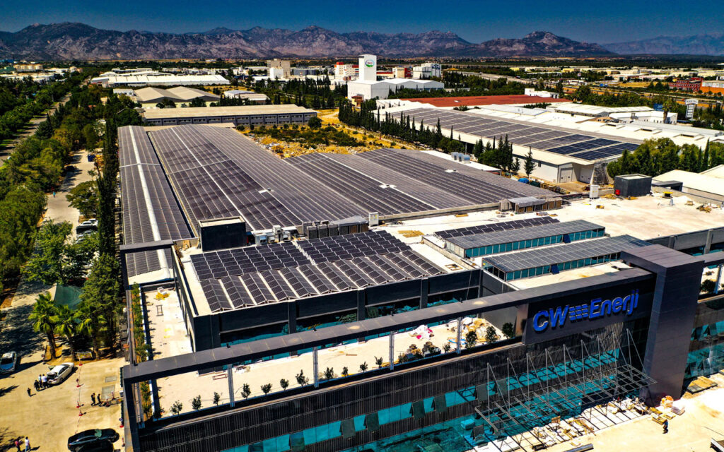 Avrupa’nın en büyük güneş paneli üreticisi CW Enerji Bursa’da