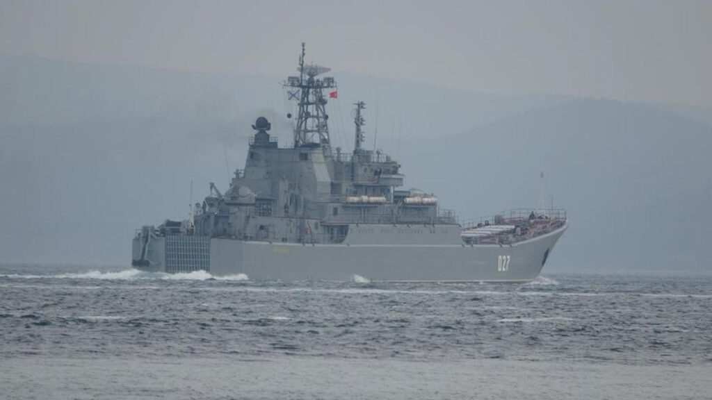 Karadeniz’de gerilim: Rusya’dan İngiliz savaş gemisine uyarı ateşi