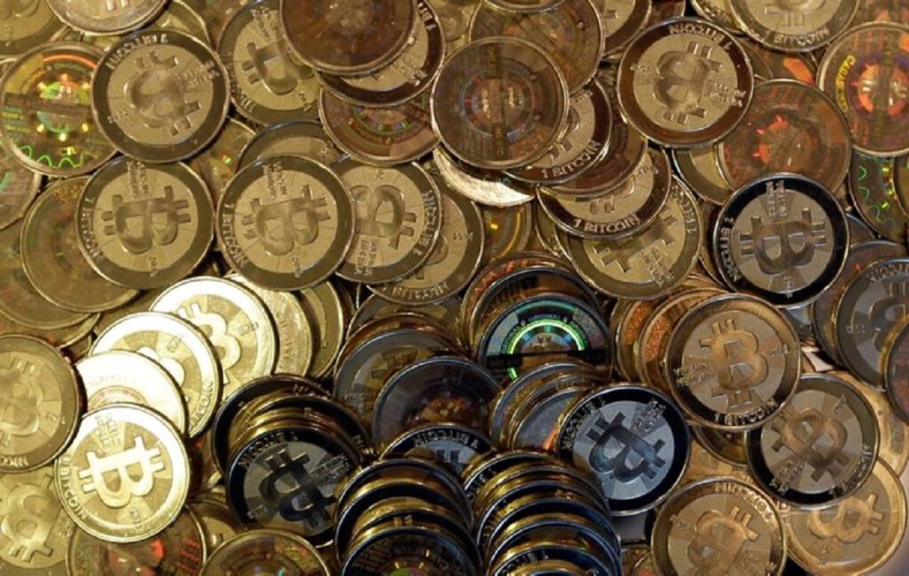 Bitcoin dibi gördü