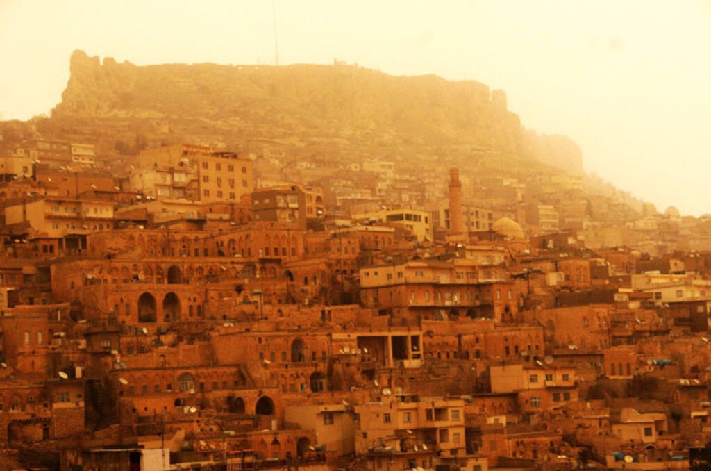 Mardin’de toz fırtınası kabusu