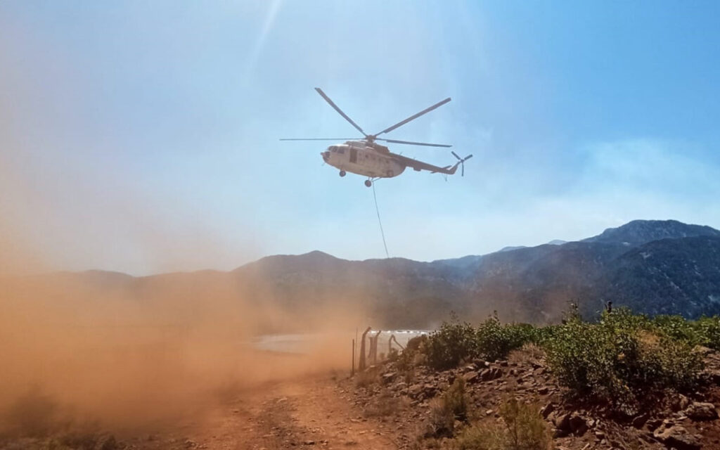 Kocaeli İzmit’ten Muğla’daki helikopter havuzuna su desteği