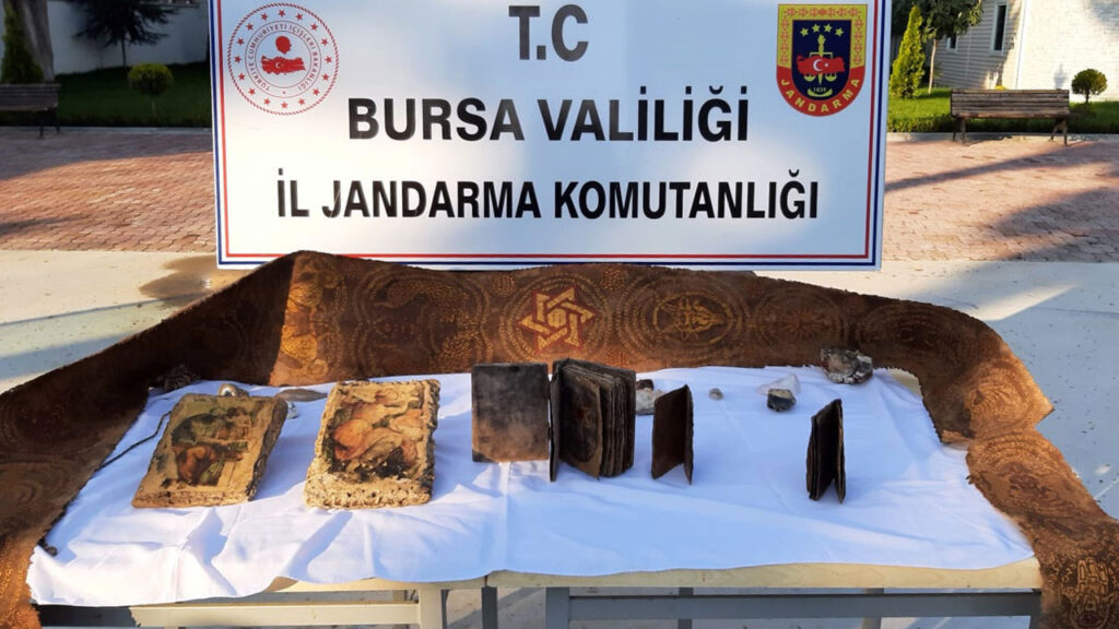 Bursa Mudanya’da 3 milyon lira değeri olan tarihi eser ve objeler ele geçirildi