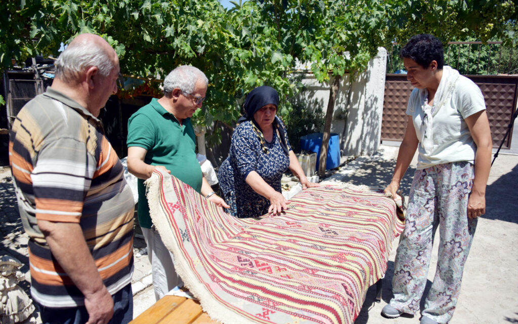 İzmir Aliağa’da Helvacı Kilimi ön plana çıkıyor