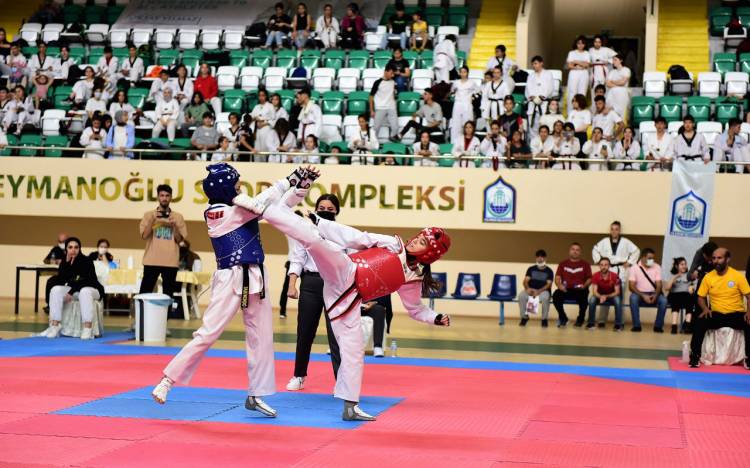 Bursa Yıldırım’da taekwondo rüzgarı