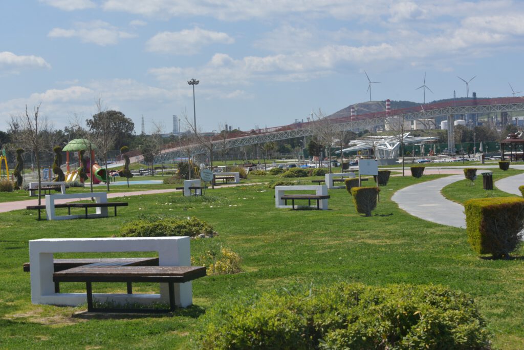 İzmir Aliağa’da Çocuk Oyun ve Rekreasyon Alanı yaza hazırlanıyor