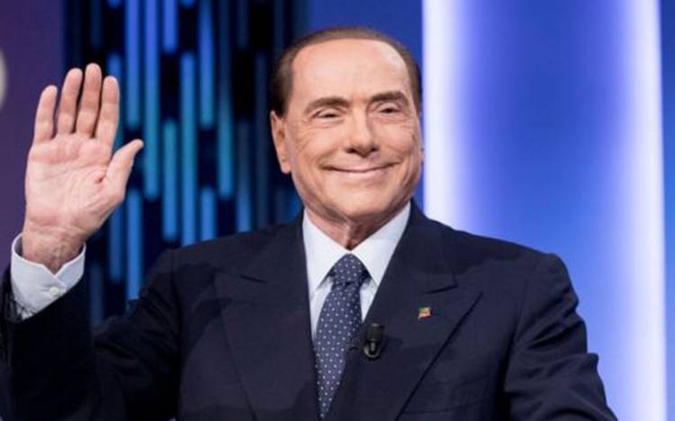Berlusconi hastaneye kaldırıldı