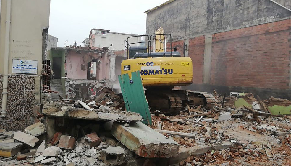 Kocaeli Bekirdere’de metruk binanın yıkımı gerçekleşti
