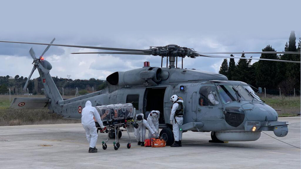 Çanakkale’de COVID hastası askeri helikopterle sevk edildi