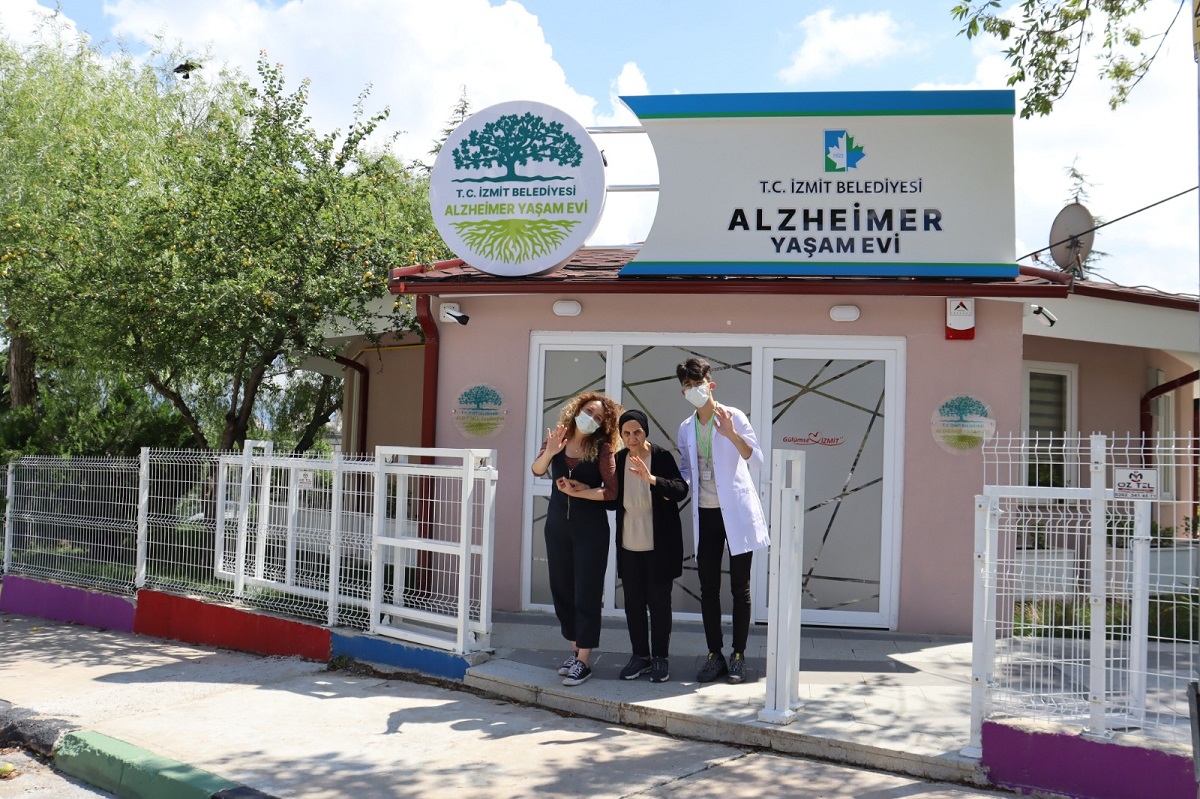 İzmit’te sosyal yaşama katılan hastalar Alzheimer Yaşam Evi’nde çok