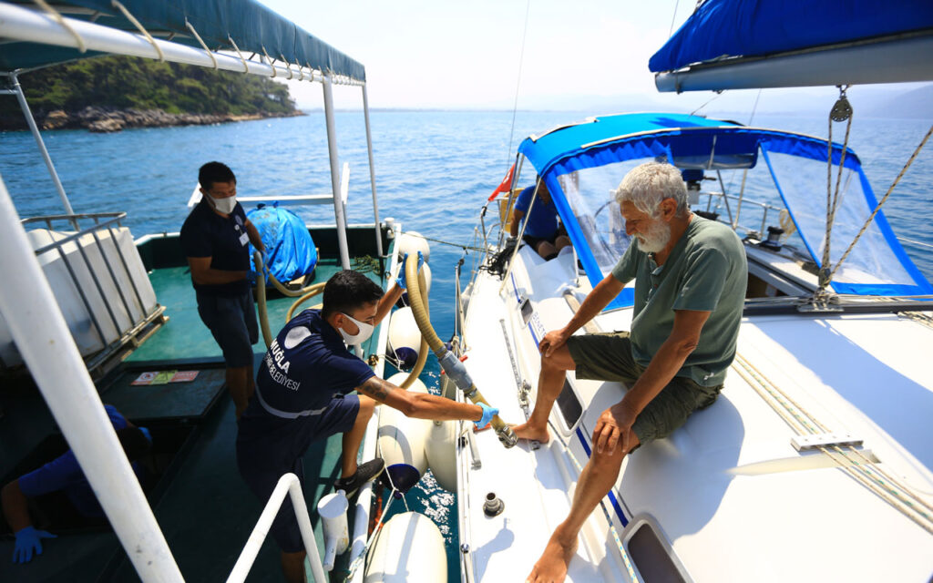 Muğla’da bayramda denizlerden 268 bin 145 kilo katı atık toplandı