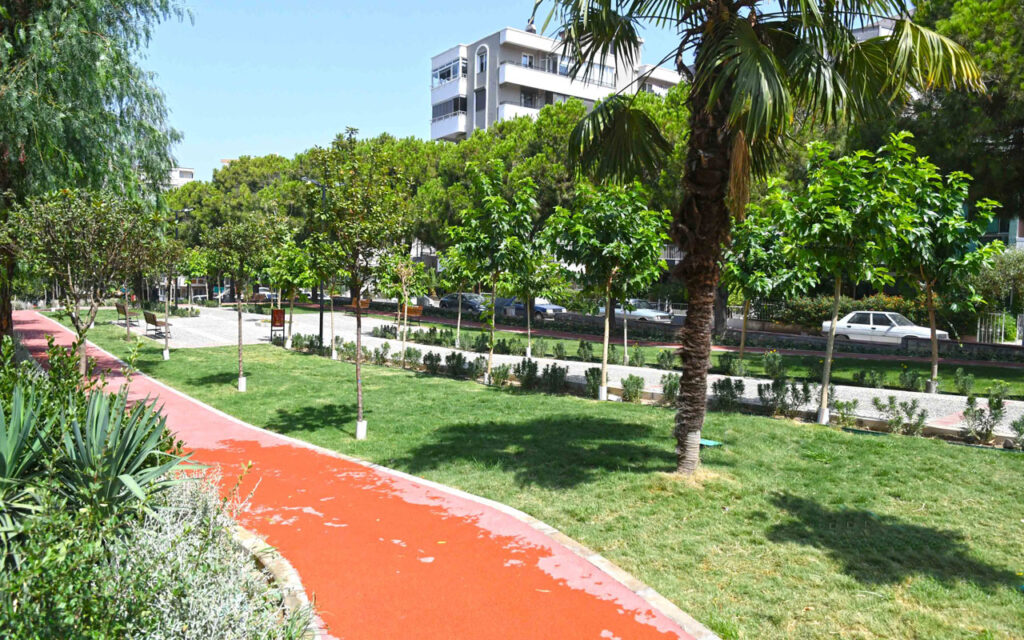 İzmir Karabağlar’da Özdemir Sabancı Parkı tamamlandı