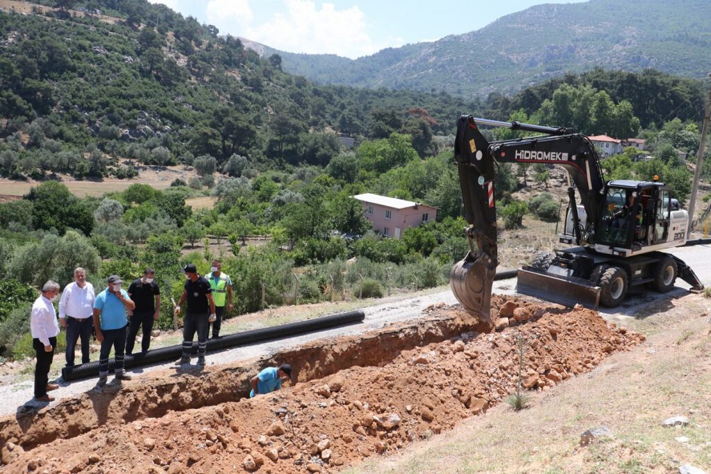 Manisa Emlakdere’de kanalizasyon sorunu bitiyor