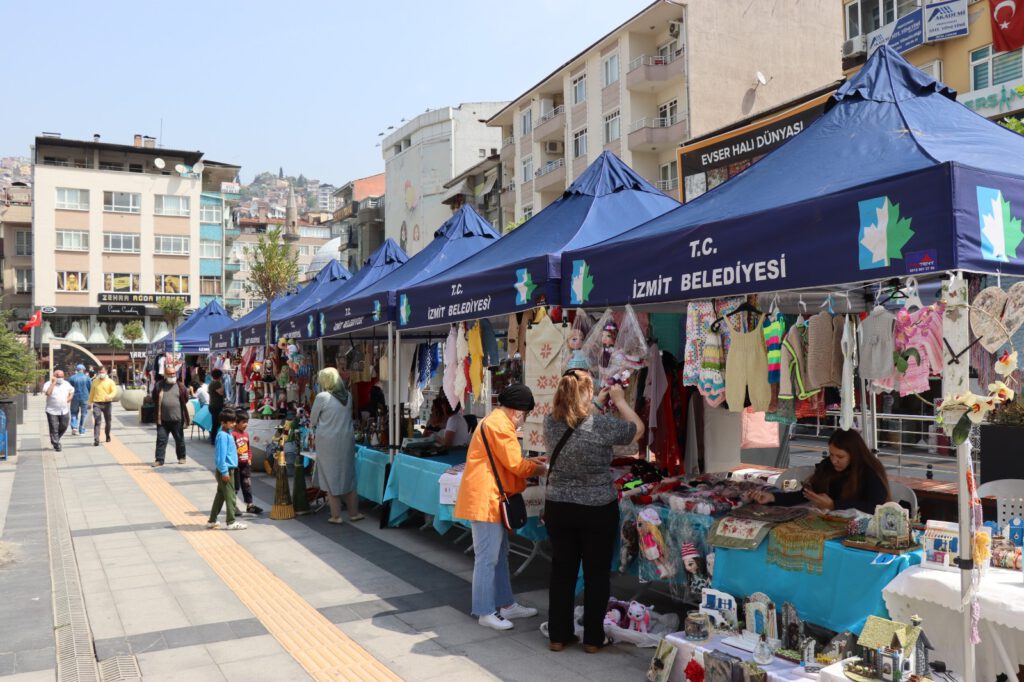 İzmitli kadınların el emekleri beğenildi