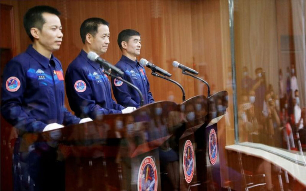 Çin’in yeni uzay istasyonuna ilk astronotlar gönderildi