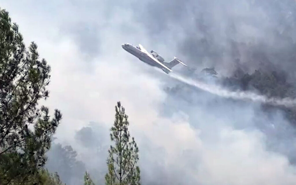 Rus yangın söndürme uçağı düştü: 8 ölü!