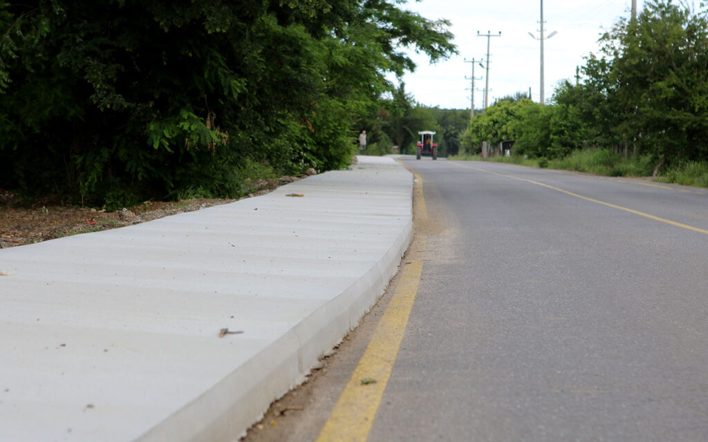 Sakarya’da kırsal mahallelere beton yaya yolu