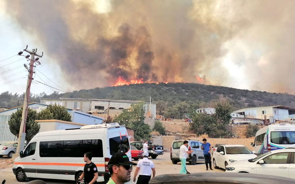 Bodrum’da yangın büyüyor
