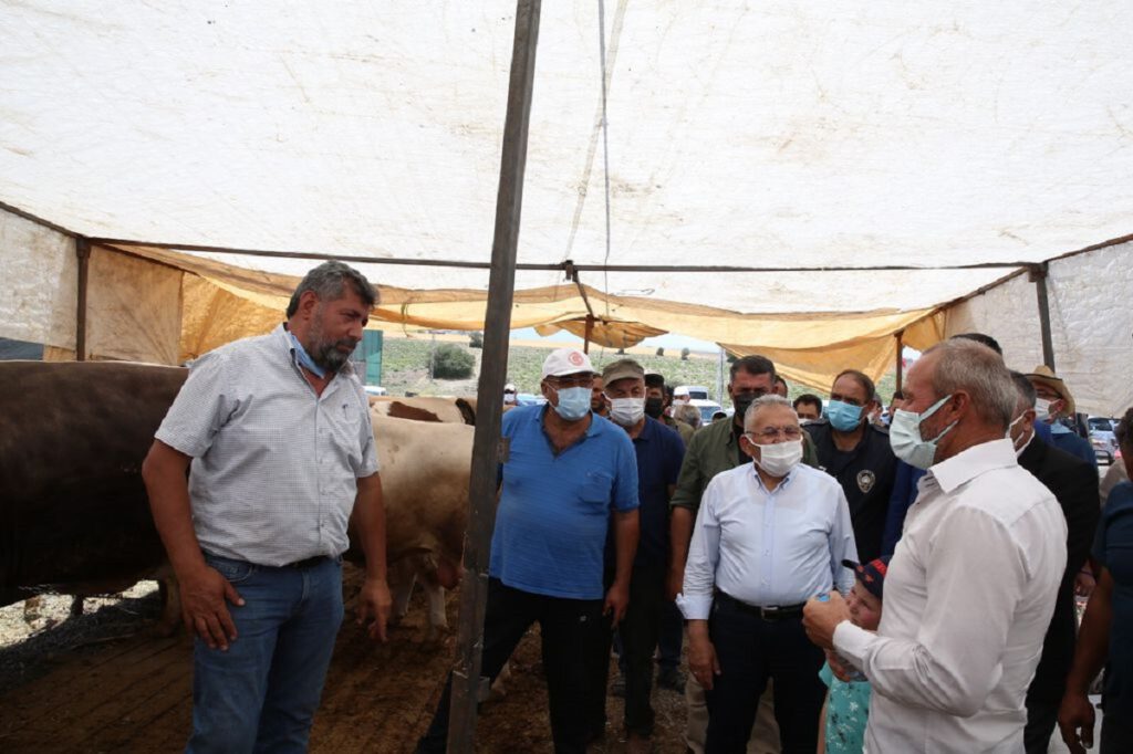 Memduh Büyükkılıç’tan kurban pazarı denetimi