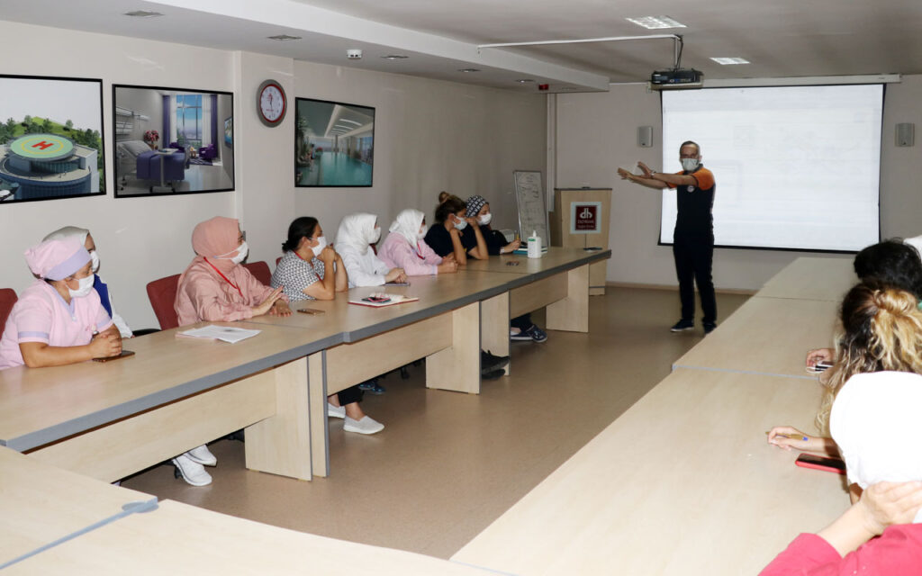 Bursa’da sağlık çalışanlarına afet eğitimi