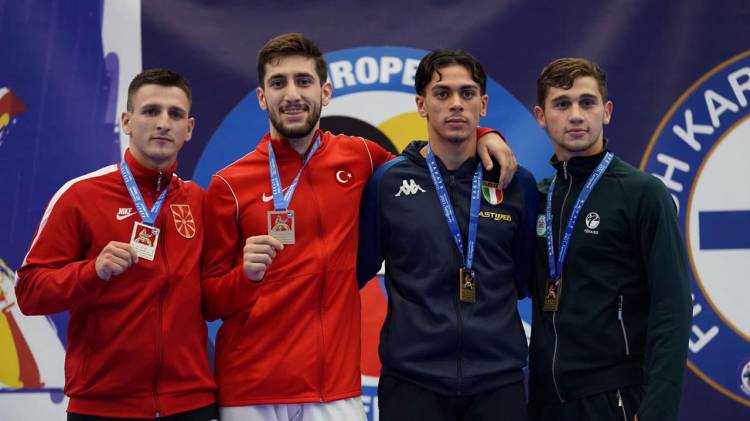 Kağıtspor’un karatecileri Avrupa’dan madalyayla döndü