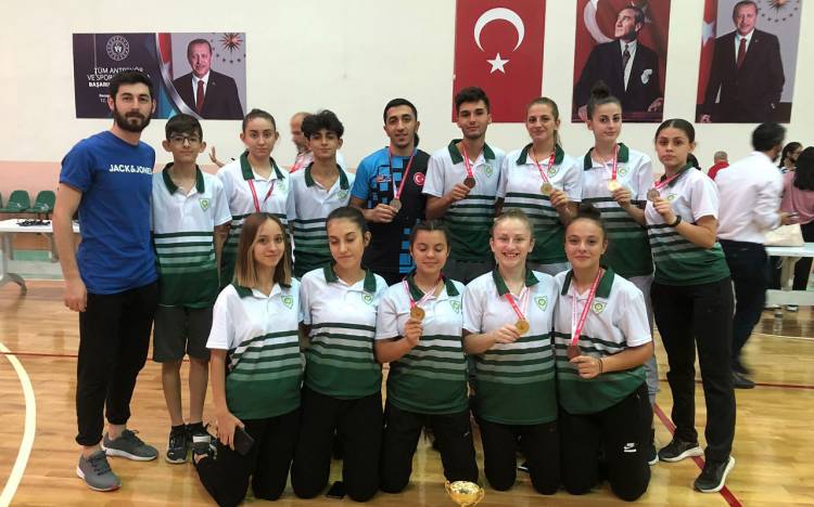 Manisalı karatecilere İzmir’den 9 madalya
