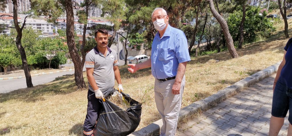 Karabağlar’ın ekipleri hafta sonları da sahada