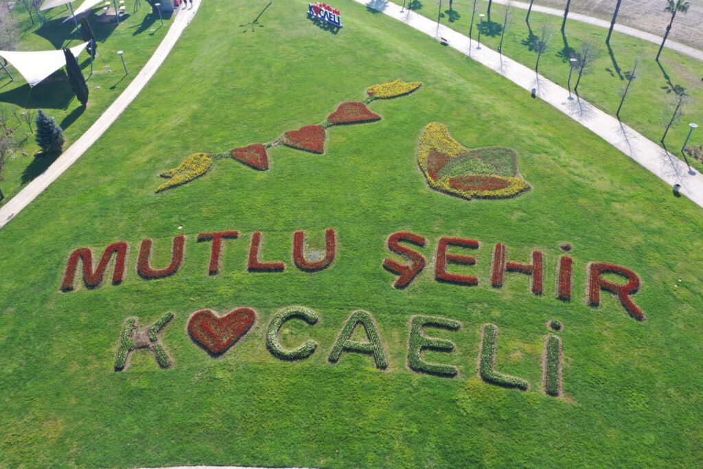 Kocaeli Seka Park’ta laleler sosyal mesaj verdi