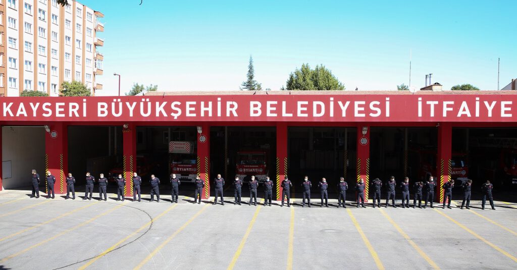 Memduh Büyükkılıç’tan Kayseri itfaiyesine övgü