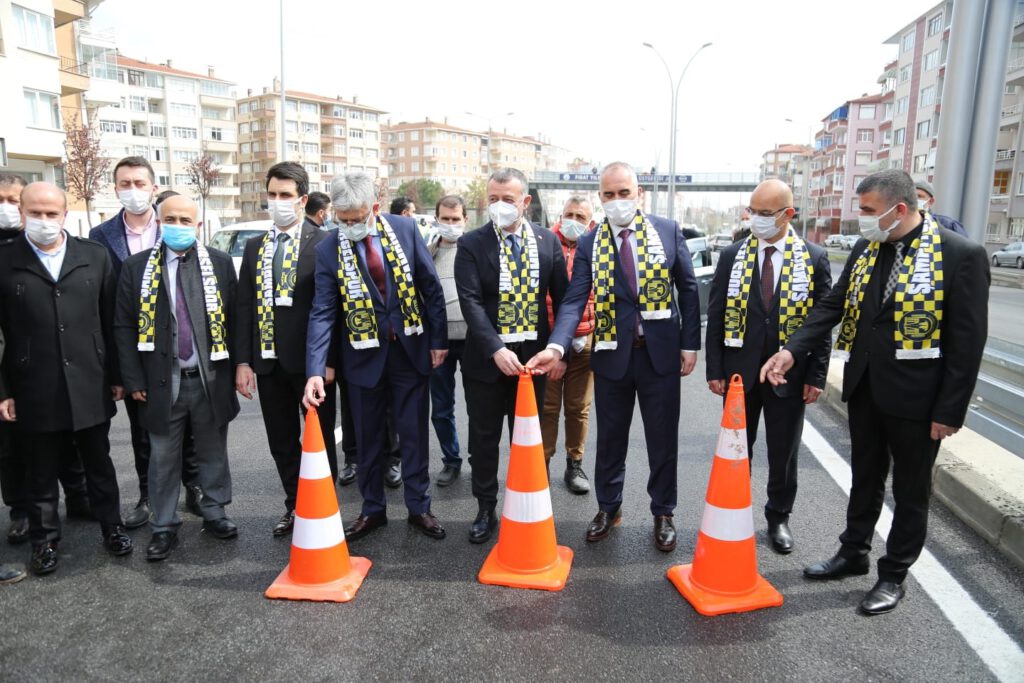Kocaeli’de Karamürsel Köprülü Kavşağı trafiğe açıldı