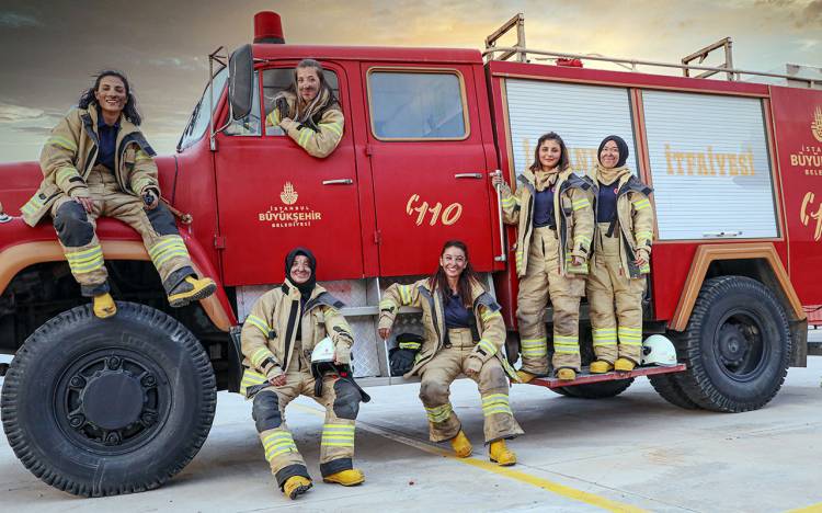 İstanbul’da kadın itfaiyeciler iş başında