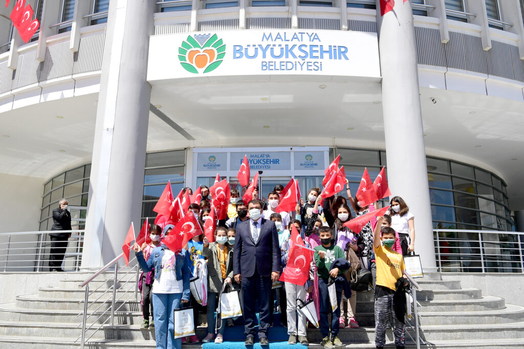 Malatyalı öğrencilerinden Başkan Gürkan’a ziyaret