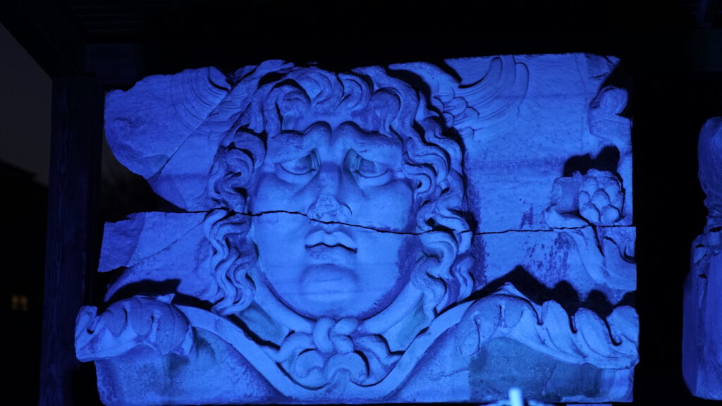 Apollon Tapınağı’nda ‘mavi’ farkındalık